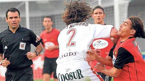 Momento del incidente entre Javi Navarro y Juan Arango