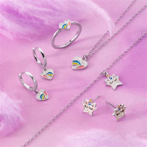 Colección de pendientes de plata con diseños divertidos para niñas
