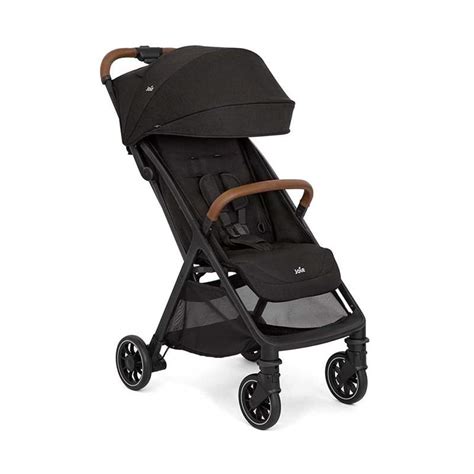 Diseño de la silla de paseo Joie Pact Pro con foco en su ligereza y capota