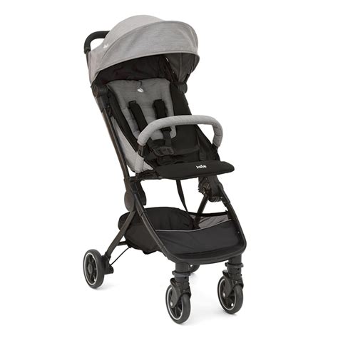 Cesta de almacenamiento amplia y ventilada bajo el asiento de la silla Joie Pact Pro