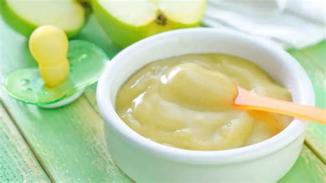 video tutorial de cómo preparar papilla de manzana y pera para bebé