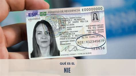 Esquema de flujo de trámites: nacimiento, obtención de NIE y permiso de residencia para menores extranjeros en España.