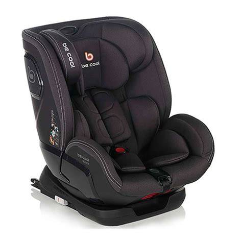 Foto temática de una silla de coche Bee Cool Nado instalada en un vehículo, con un bebé cómodamente sentado.