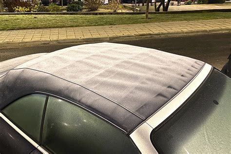 Fotografía detallada de la capota extensible y el sistema de reclinado del asiento principal