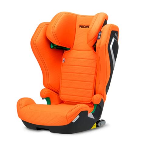 Foto de una gama de sillas de coche Recaro en un entorno familiar