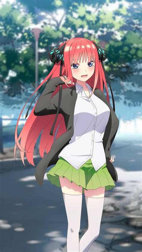 Ilustración de Nino Nakano, la segunda de las Quintillizas Nakano, con su característico cabello largo y accesorios.