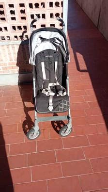 Foto de la silla de paseo plegada y desplegada con una muñeca