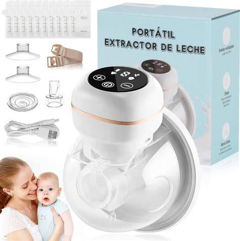 Madre utilizando un extractor de leche manos libres mientras realiza otra actividad.