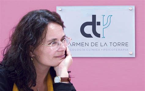 Foto de la Dra. Carmen de la Torre en un ambiente profesional y cercano