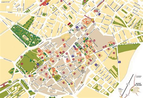 Mapa turístico del casco histórico de Alcalá de Henares destacando los puntos cervantinos y universitarios