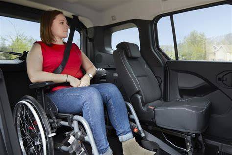 Interior de la Renault Kangoo TPMR con configuración de asientos y espacio para silla de ruedas