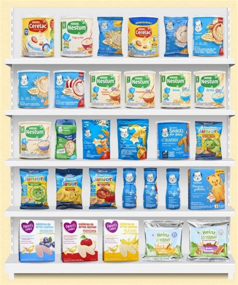 Estantería de supermercado con diversas marcas y tipos de papillas para bebés