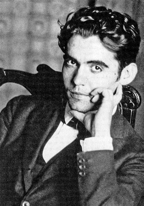 Federico García Lorca en una conferencia