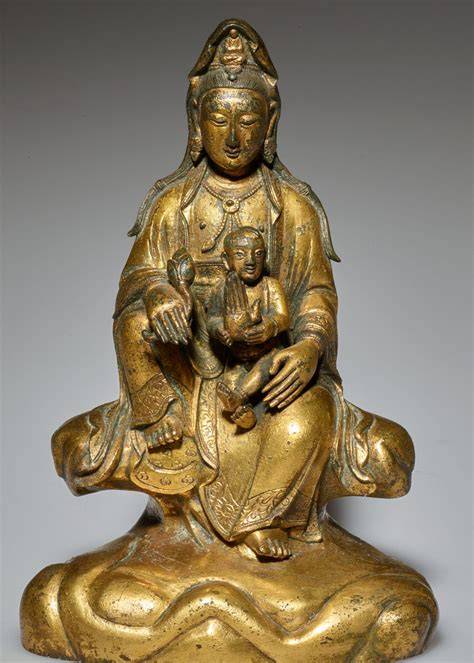 Representación de Guanyin de la Fertilidad, sosteniendo un bebé