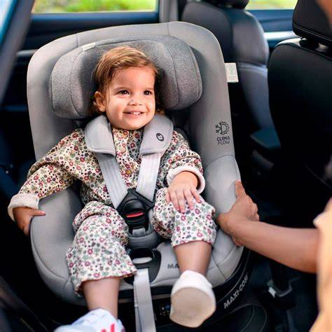 Foto de bebé en silla a contramarcha