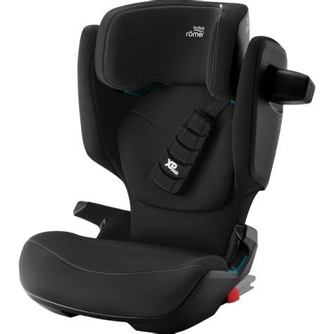Foto de la silla Britax Römer Kidfix PRO instalada en un coche con un niño