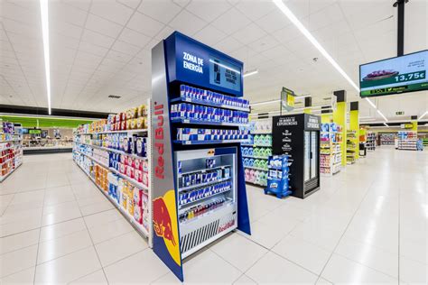 Expositores de biberones en un supermercado Carrefour