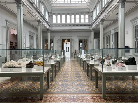 Foto de la estatuilla criselefantina del Museo de Boston, mostrando detalles de su técnica y estado de conservación.