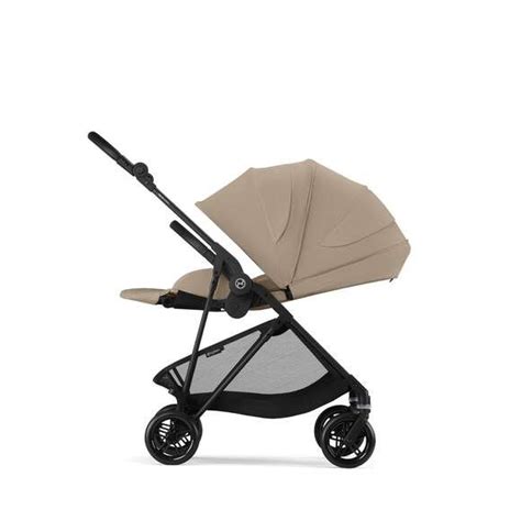 Silla de paseo Cybex Melio en un entorno urbano elegante
