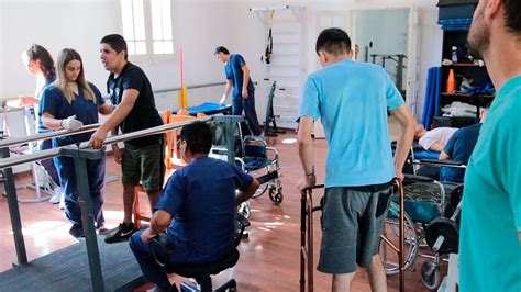 Carrito de rehabilitación PIPER Comfort en uso con un niño