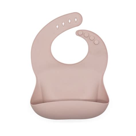 Bebé usando un babero de silicona con bolsillo durante la comida