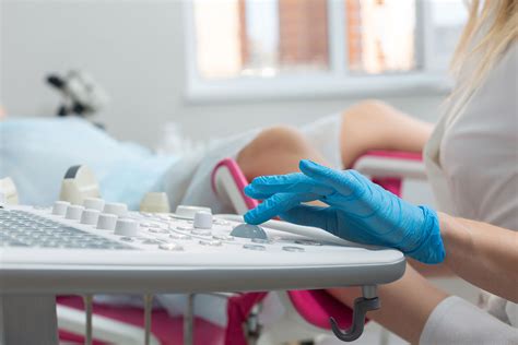Tabla comparativa de tratamientos para aborto espontáneo (quirúrgico, médico, expectante)