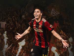 Infografía del recorrido de Miguel Almirón en la MLS con Atlanta United, destacando estadísticas de goles y asistencias.