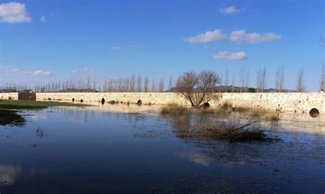 Molinos harineros históricos a orillas del río Cigüela