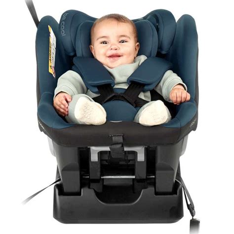 Foto de la silla de coche Jane Strata con un bebé en posición reclinada