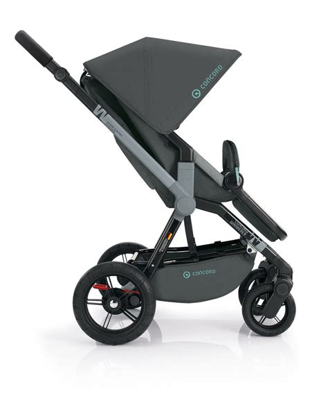 Fotografía de estudio de la silla de paseo Concord Quix desplegada, resaltando su diseño ergonómico y estructura ligera.