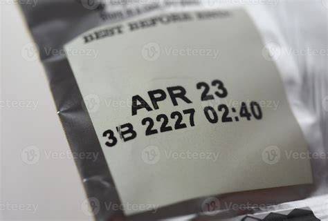 Foto de papilla para pájaros con la fecha de caducidad visible
