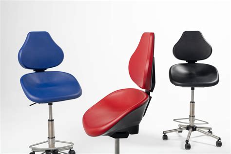 Detalle de un asiento ergonómico con acolchado de visco foam y una capota extensible con ventilación.