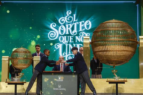 Infografía que muestra el calendario del sorteo y la estructura de los premios principales