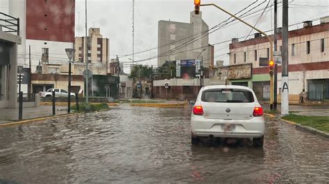 Calles de Camí de Paterna anegadas tras la lluvia