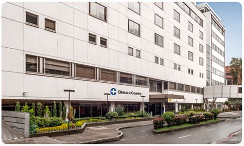 Fachada principal de la Clínica del Country en Bogotá