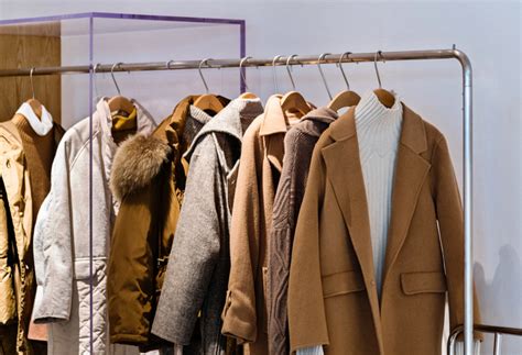 Galería de fotos mostrando diferentes modelos de sacos de invierno de la marca Chicco en variados colores y estampados.