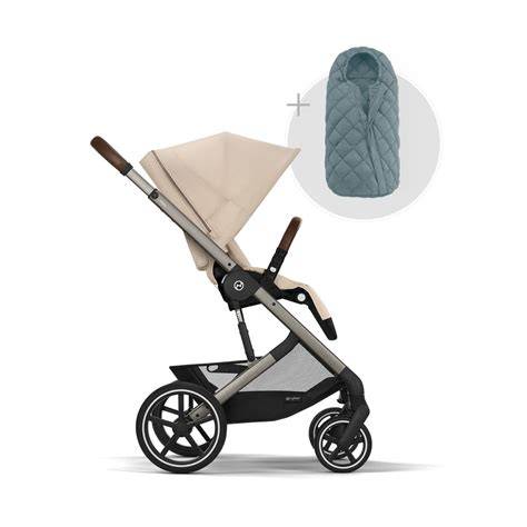 foto de un saco cubrepiés Cybex en una silla de paseo