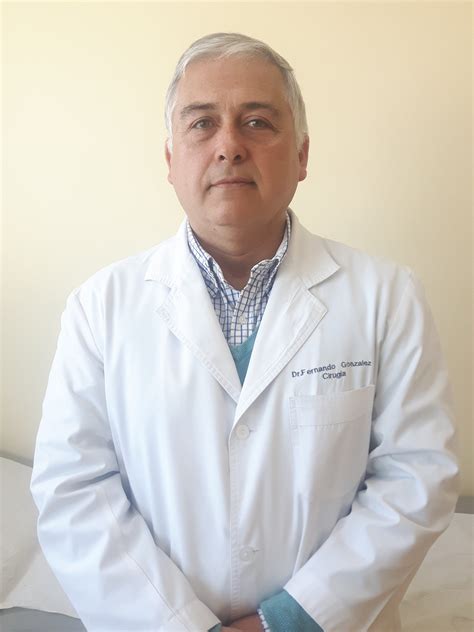 Foto del Dr. Fernando Cabanas González en un entorno profesional