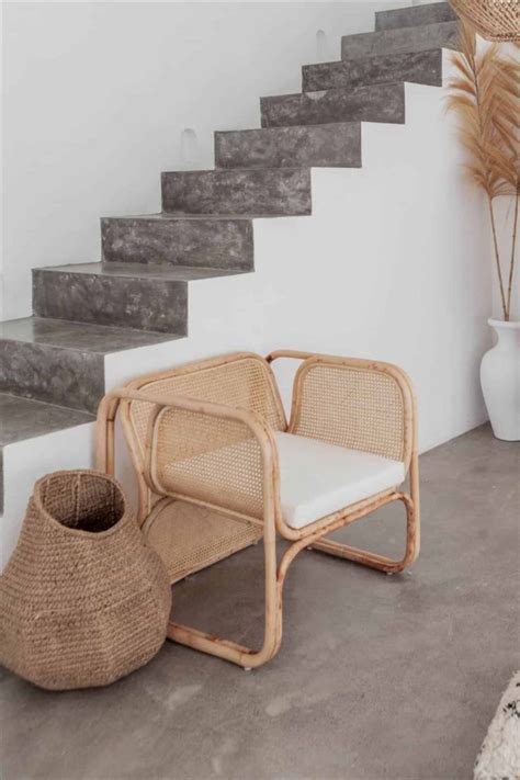 Mobiliario de guardería fabricado en fibras naturales como ratán y bambú con un diseño minimalista