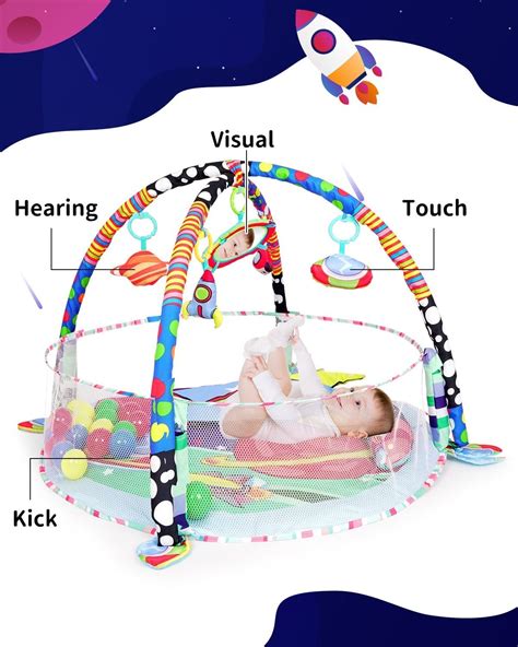 Gimnasio de actividades para bebés con elementos colgantes de tela