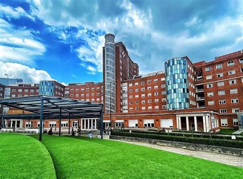 Fachada del Hospital Universitario Cruces