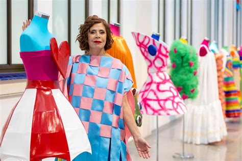 Colchoneta flotador de Agatha Ruiz de la Prada en tonos rosas con motivos de la marca