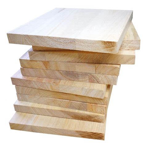 Piezas de madera lijadas y listas para el ensamblaje