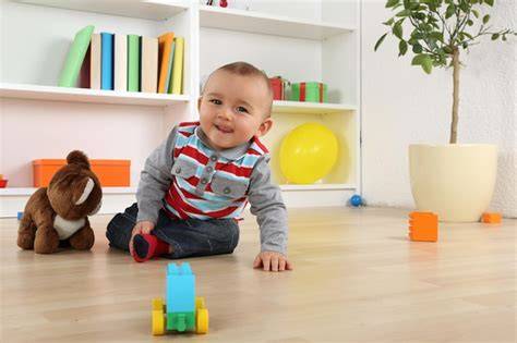 Foto de bebés sonriendo y jugando