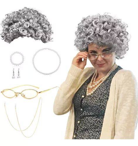 Bebé con disfraz de abuelita y accesorios