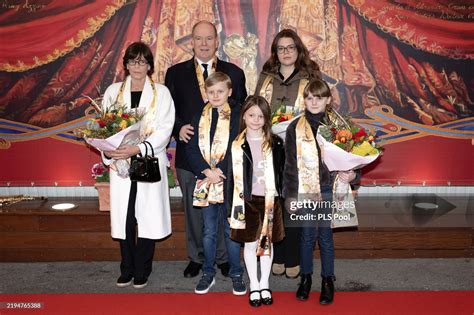 Monedas de Mónaco con retratos de la familia principesca.