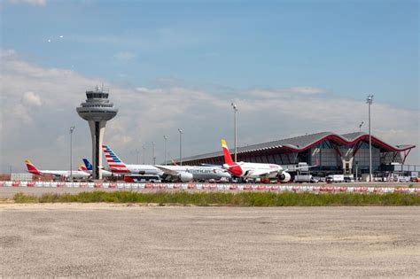 Foto aérea del aeropuerto Adolfo Suárez-Madrid Barajas
