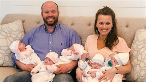 Fotografía de la familia Waldrop con sus nueve hijos