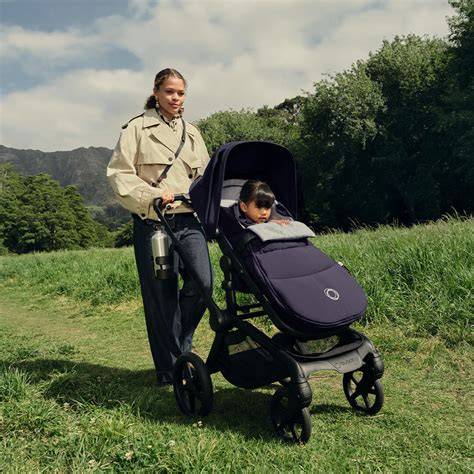 Collage de diferentes opciones de personalización del Bugaboo Bee 5 (chasis, capotas, fundas)