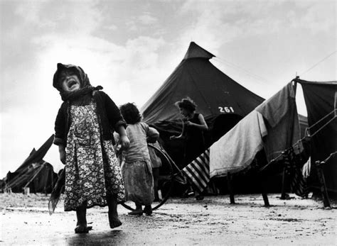 Fotografía de un campo de refugiados o prisioneros de la época de la Guerra Civil